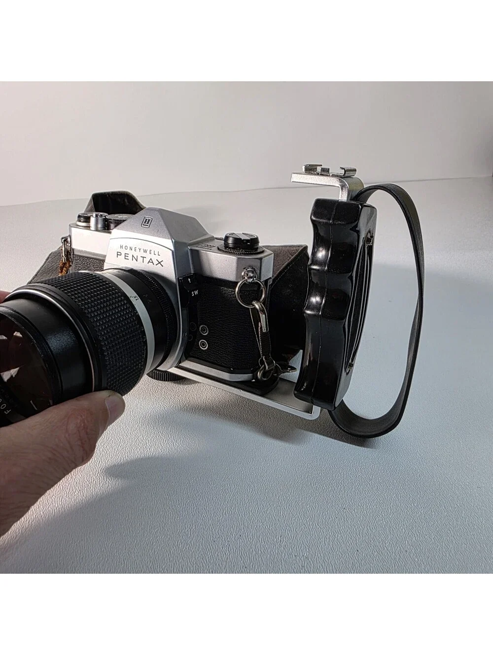 Honeywell Pentax SP 1000 Film SLR w/Auto Focal 135mm f/2.8 & Cold Shoe Grip
